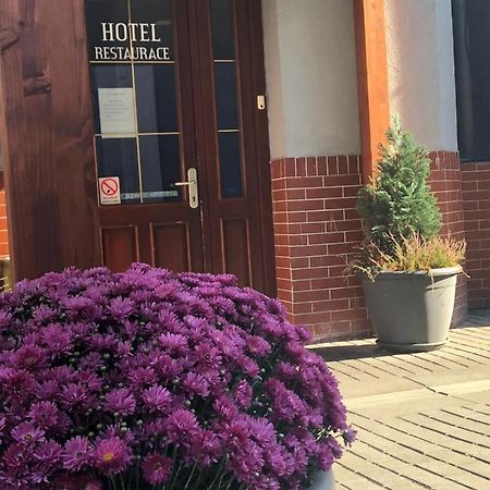 Hotel Na Kafkove اوسترافا المظهر الخارجي الصورة