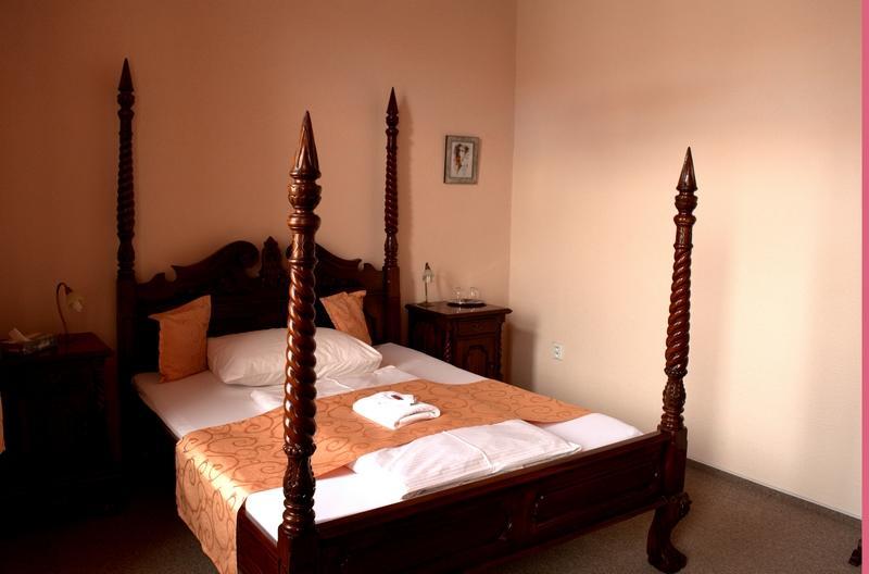 Hotel Na Kafkove اوسترافا المظهر الخارجي الصورة