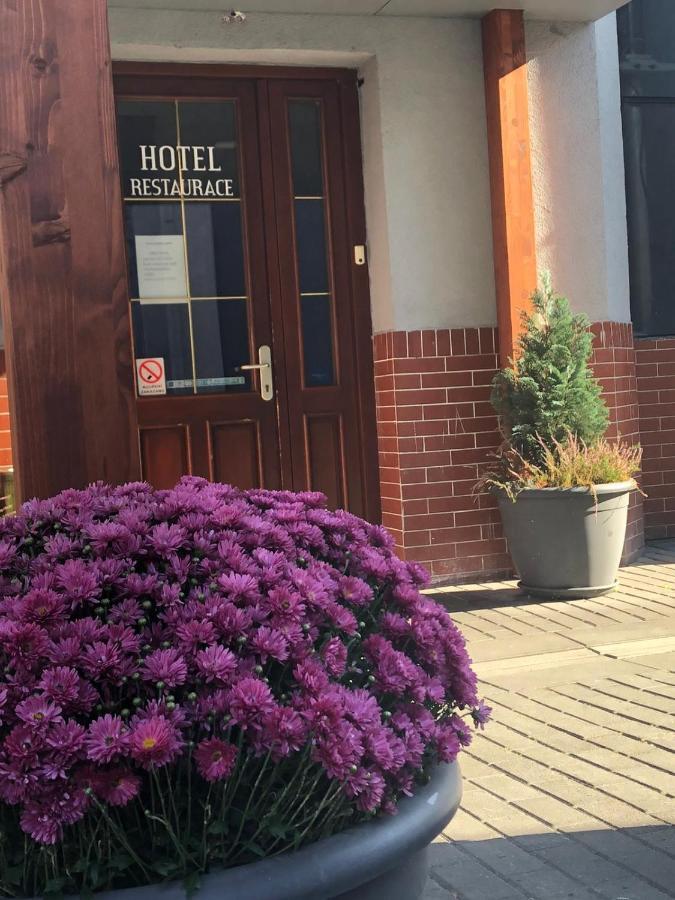Hotel Na Kafkove اوسترافا المظهر الخارجي الصورة