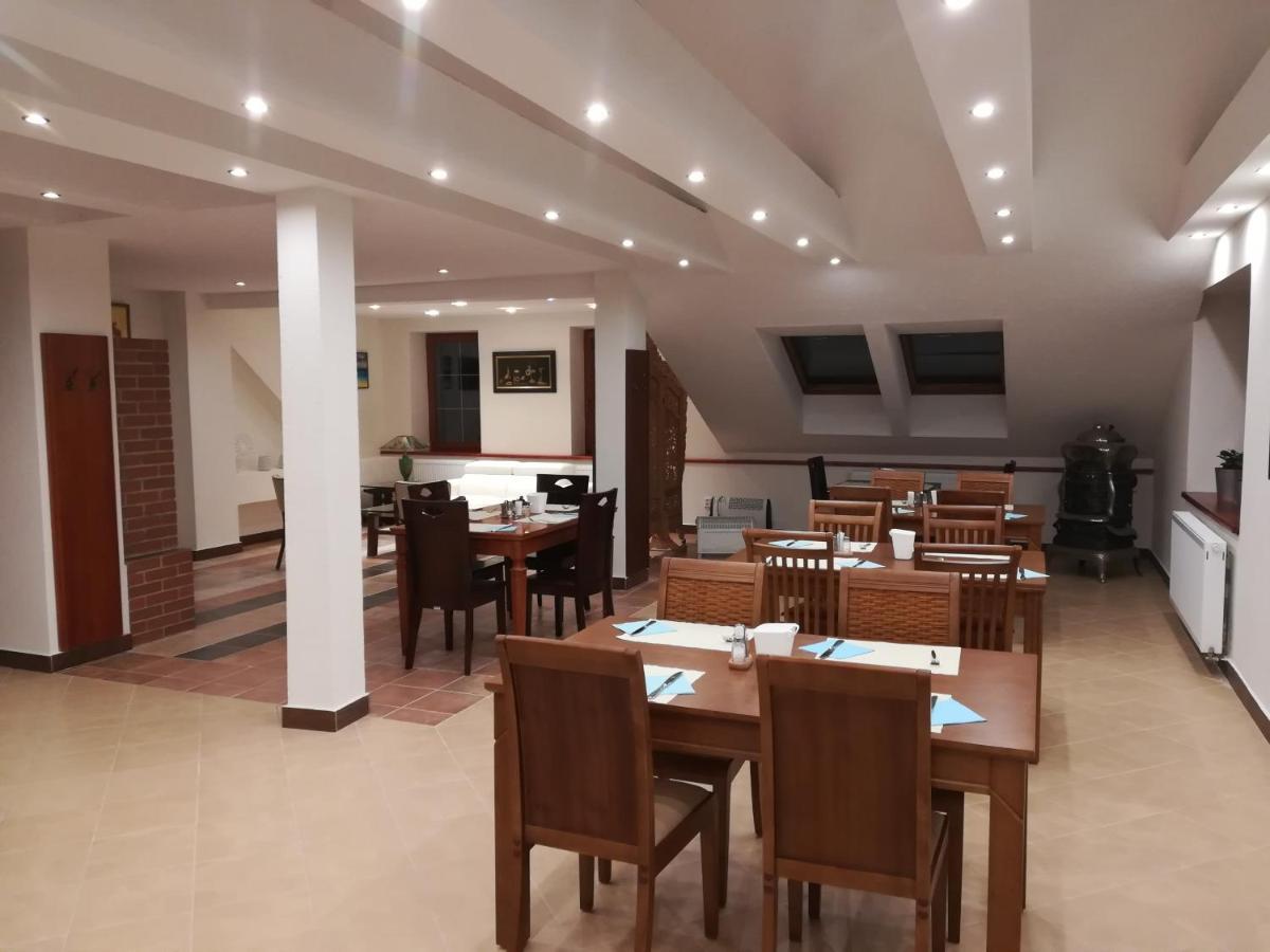 Hotel Na Kafkove اوسترافا المظهر الخارجي الصورة
