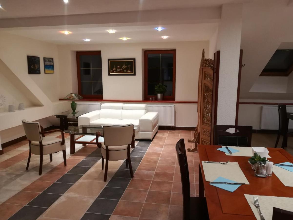 Hotel Na Kafkove اوسترافا المظهر الخارجي الصورة